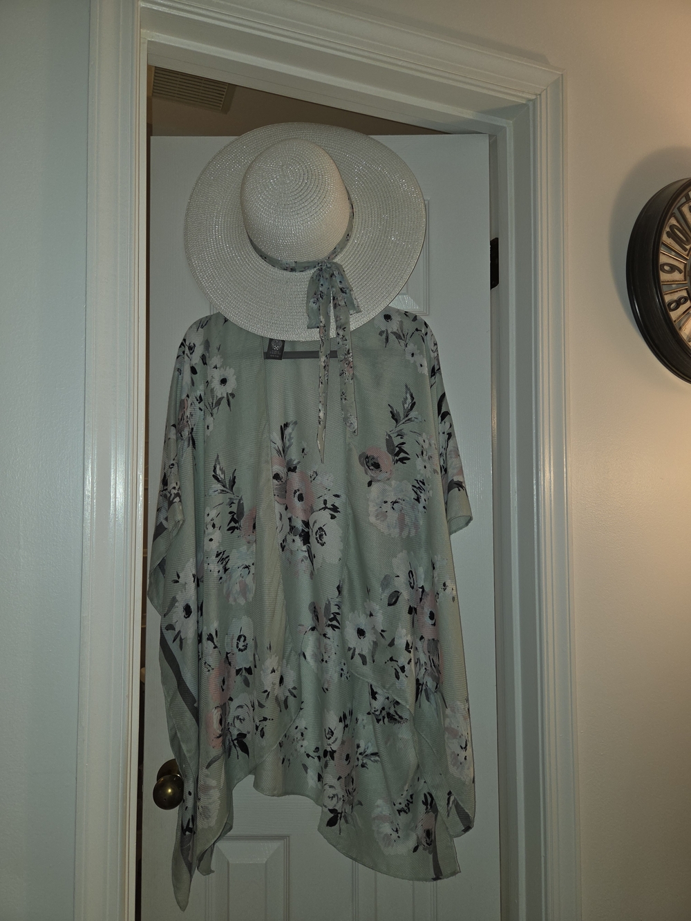 Vince Camuto Sage Green Floral Sun Hat and Kimono Set